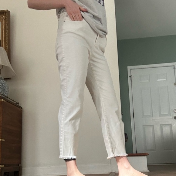 Eileen Fisher White Straight Leg Cropped Jeans with Raw Fray Hem - Picture 2 of 11